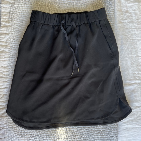 Lululemon black skirt - Picture 1 of 3